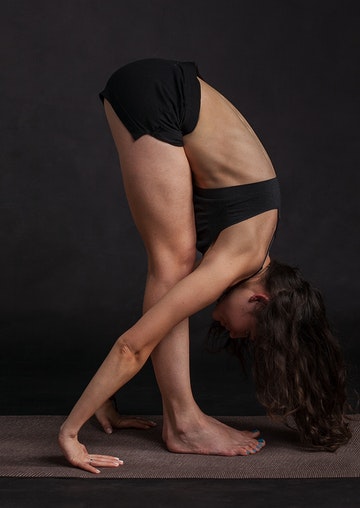 Femme yoga posture de la pince